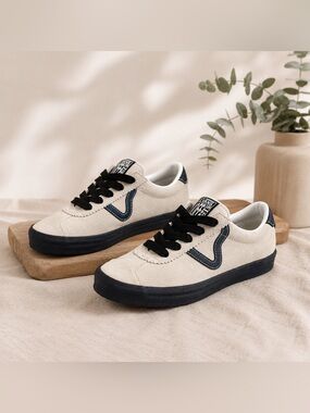 Vans Off The Wall Suede Sneakers Cream Black Gum Sole Women’s US 7.5 Men’s 6